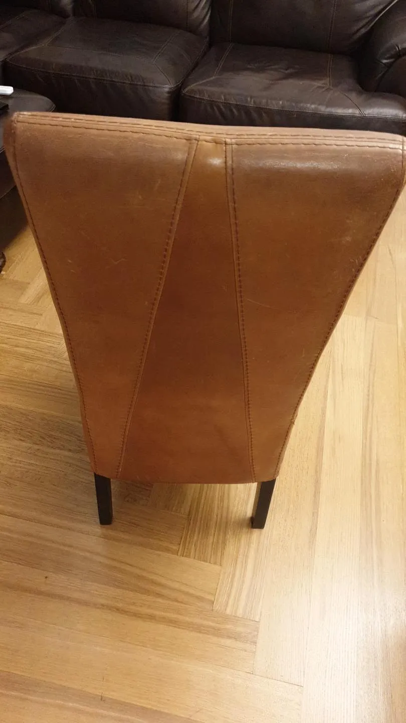 Detaliu cusatura scaun